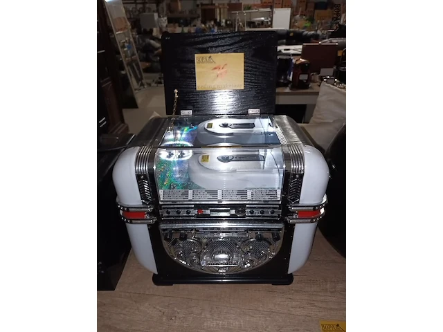 Lot 16 - retro look jukebox berlin - afbeelding 1 van  5