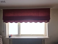 Lot 16 - rood vouwgordijn - afbeelding 1 van  4