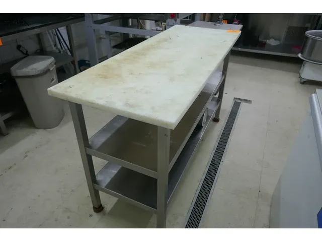 Lot 16 - rvs werktafel - afbeelding 2 van  3