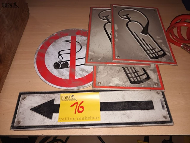 Lot 16 - signalisatie bordjes. 5 stuks - afbeelding 1 van  3