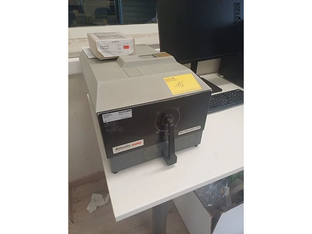 Lot 16 - spectrophotometer - afbeelding 1 van  6