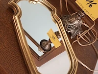 Lot 16 - tafellamp en spiegel - afbeelding 2 van  3