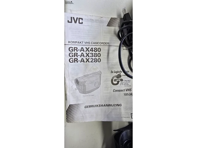 Lot 16 - video camera jvc gr ax 280 met toebehoren - afbeelding 2 van  7