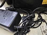 Lot 16 - video camera jvc gr ax 280 met toebehoren - afbeelding 3 van  7