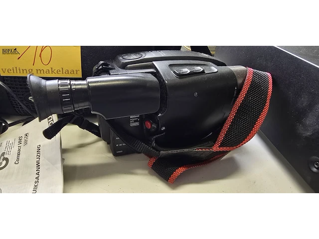 Lot 16 - video camera jvc gr ax 280 met toebehoren - afbeelding 4 van  7