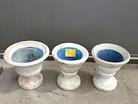 Lot 16 - vintage beton vazen 3 ex - afbeelding 1 van  4