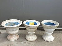 Lot 16 - vintage beton vazen 3 ex - afbeelding 2 van  4