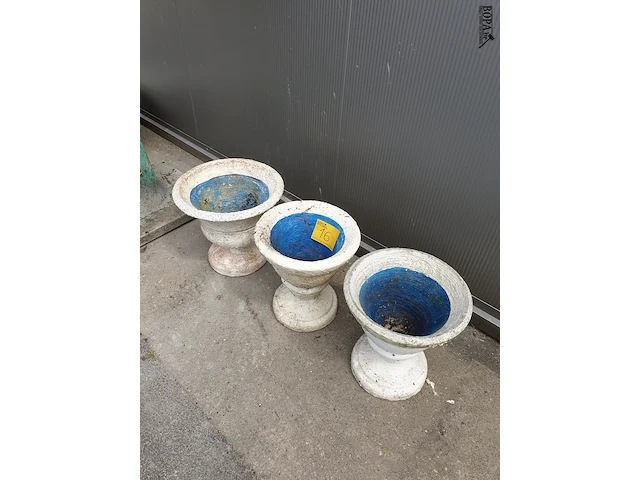 Lot 16 - vintage beton vazen 3 ex - afbeelding 3 van  4