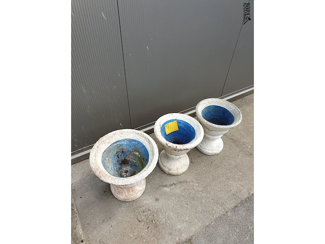 Lot 16 - vintage beton vazen 3 ex - afbeelding 4 van  4