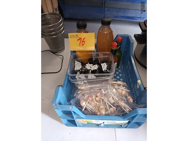 Lot 16 - voeding - afbeelding 1 van  4
