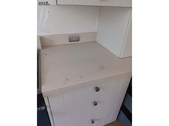 Lot 16 - volledige keuken zonder toestellen - afbeelding 12 van  13