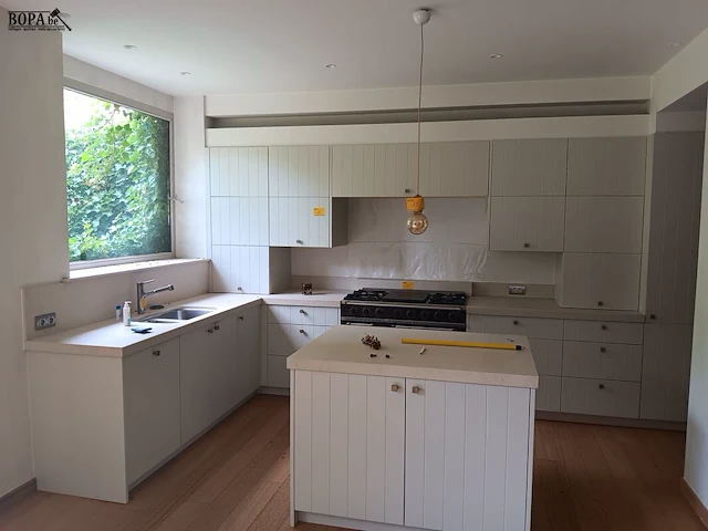 Lot 16 - volledige keuken zonder toestellen - afbeelding 1 van  13