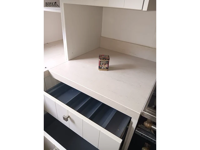 Lot 16 - volledige keuken zonder toestellen - afbeelding 4 van  13