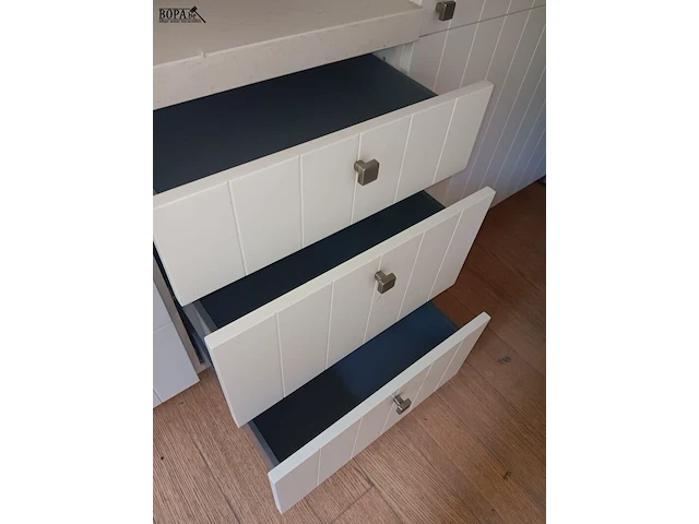Lot 16 - volledige keuken zonder toestellen - afbeelding 5 van  13