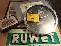 Lot 16 - wanddecoratie en postkaarten - afbeelding 1 van  6