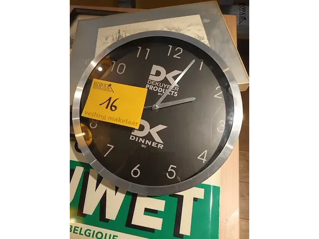Lot 16 - wanddecoratie en postkaarten - afbeelding 2 van  6