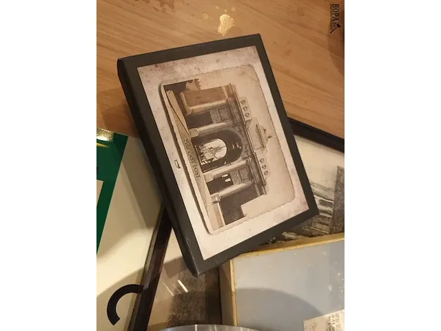 Lot 16 - wanddecoratie en postkaarten - afbeelding 3 van  6