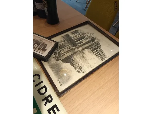 Lot 16 - wanddecoratie en postkaarten - afbeelding 6 van  6