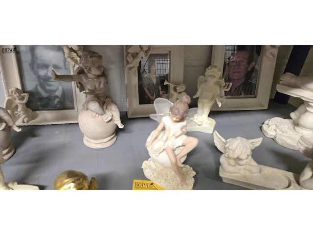 Lot 160 - engelen beeldjes en kaders ong 11 stuks - afbeelding 4 van  6