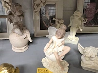 Lot 160 - engelen beeldjes en kaders ong 11 stuks - afbeelding 4 van  6