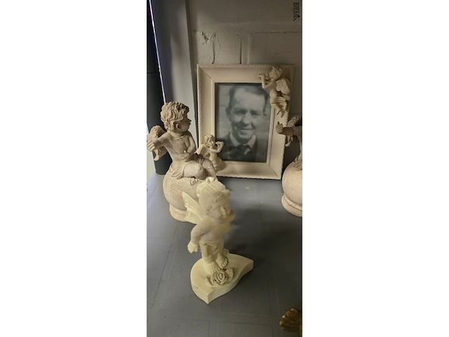 Lot 160 - engelen beeldjes en kaders ong 11 stuks - afbeelding 5 van  6