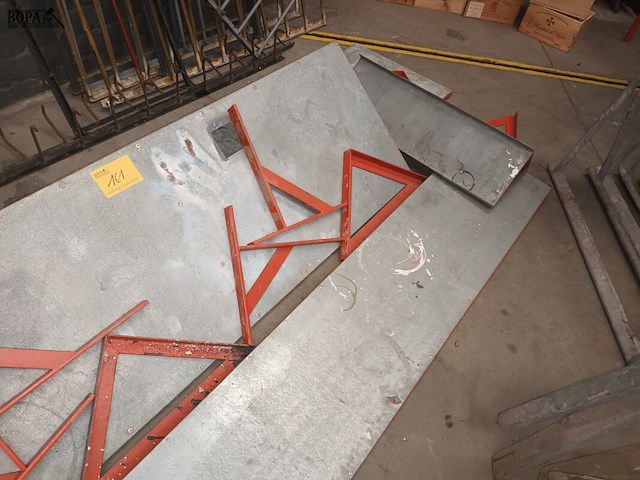 Lot 161 - metalen wandplanken. 4 stuks - afbeelding 4 van  4