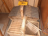 Lot 161 - picknick mandje. 2 stuks - afbeelding 1 van  3