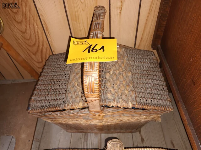 Lot 161 - picknick mandje. 2 stuks - afbeelding 2 van  3