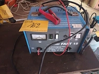 Lot 162 - batterij lader - afbeelding 1 van  3