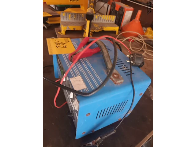 Lot 162 - batterij lader - afbeelding 3 van  3