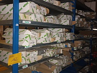 Lot 162 - blauw magazijnrek met inhoud - afbeelding 1 van  8