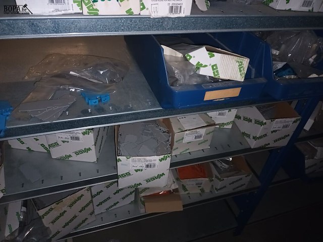 Lot 162 - blauw magazijnrek met inhoud - afbeelding 5 van  8