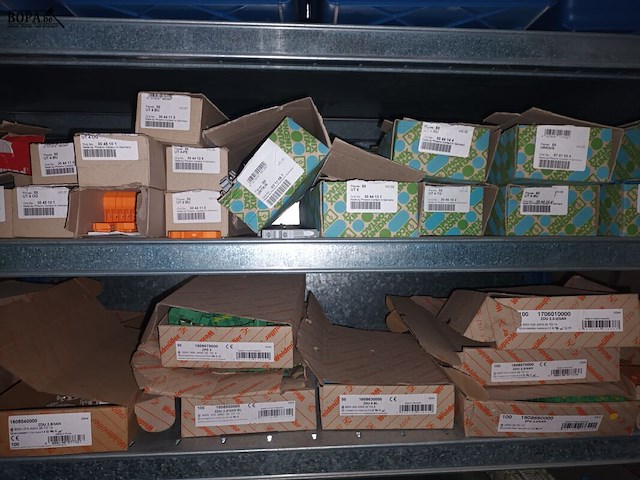 Lot 162 - blauw magazijnrek met inhoud - afbeelding 7 van  8