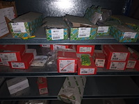 Lot 162 - blauw magazijnrek met inhoud - afbeelding 8 van  8