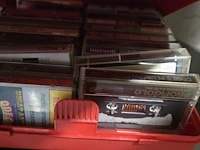 Lot 162 - cassette recorders en groot lot cassettes in valiezen/doos - afbeelding 4 van  4