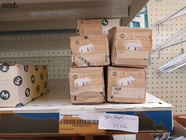 Lot 162 - cijfers en brievenbuskleppen. 80 stuks - afbeelding 2 van  5