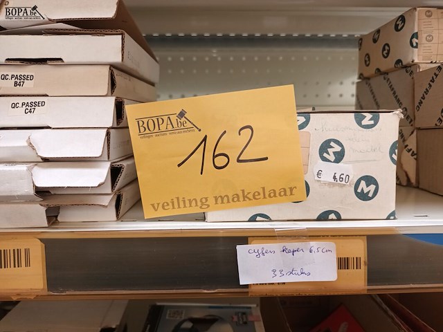 Lot 162 - cijfers en brievenbuskleppen. 80 stuks - afbeelding 3 van  5