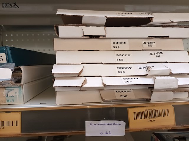 Lot 162 - cijfers en brievenbuskleppen. 80 stuks - afbeelding 4 van  5