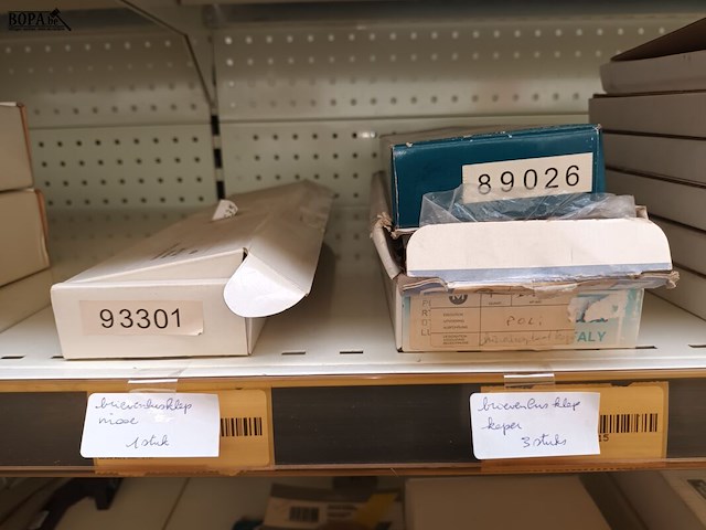 Lot 162 - cijfers en brievenbuskleppen. 80 stuks - afbeelding 5 van  5