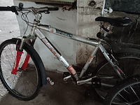 Lot 162 - fietsen. 3 stuks - afbeelding 5 van  6