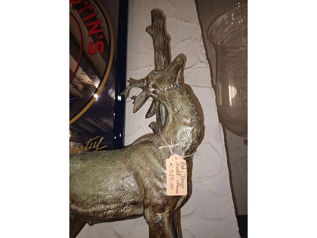 Lot 162 - hert op marmer - afbeelding 2 van  5