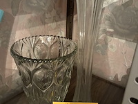 Lot 162 - vazen, kristal en glas, 2 stuks - afbeelding 1 van  1