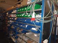 Lot 163 - blauw magazijnrek met inhoud - afbeelding 2 van  8