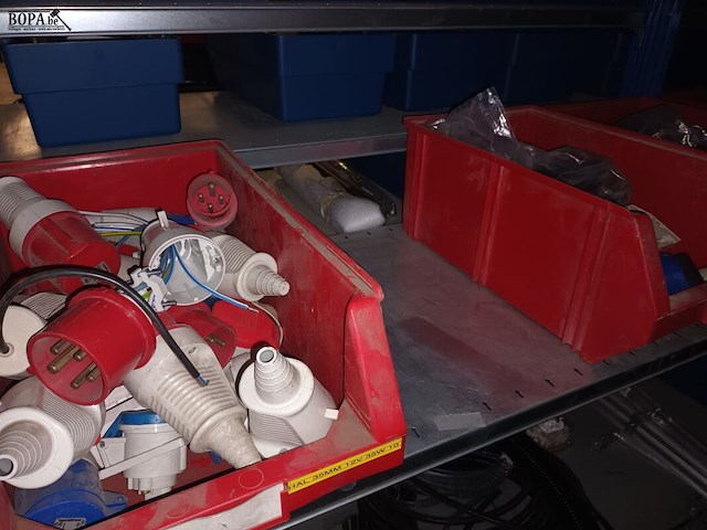 Lot 163 - blauw magazijnrek met inhoud - afbeelding 4 van  8