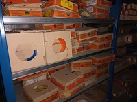 Lot 163 - blauw magazijnrek met inhoud - afbeelding 8 van  8