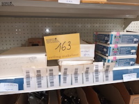 Lot 163 - deurstoppen en deurbeslag. 28 stuks - afbeelding 1 van  9