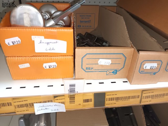 Lot 163 - deurstoppen en deurbeslag. 28 stuks - afbeelding 9 van  9