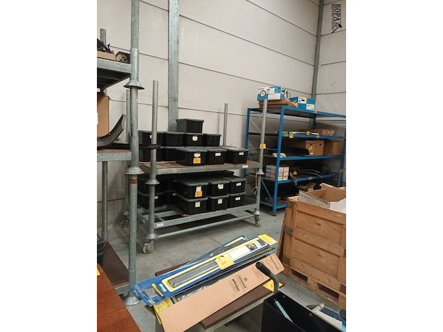 Lot 163 - gegalvaniseerd stapelrek. 12 stuks - afbeelding 5 van  5