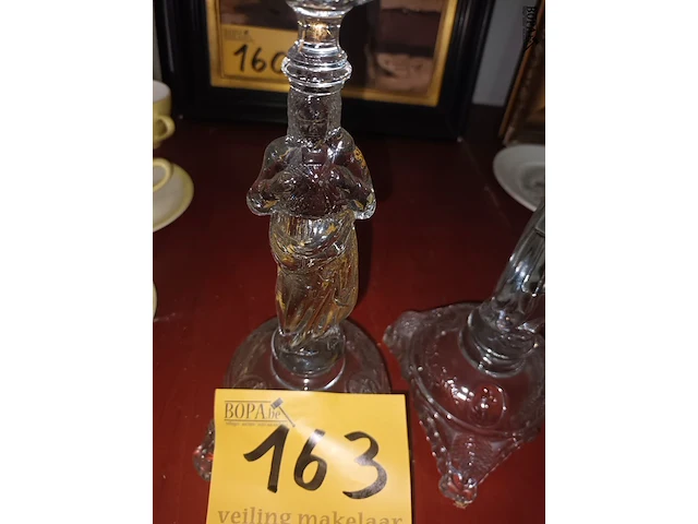 Lot 163 - koppel kandelaars in glas - afbeelding 2 van  6