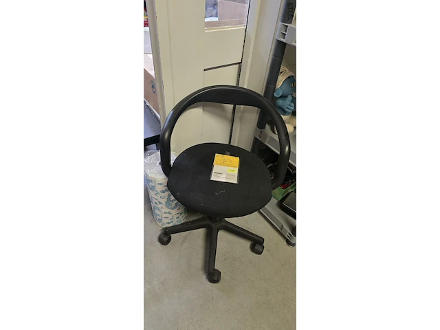 Lot 163 - nieuwe bureaustoel zwarte stof - afbeelding 1 van  3